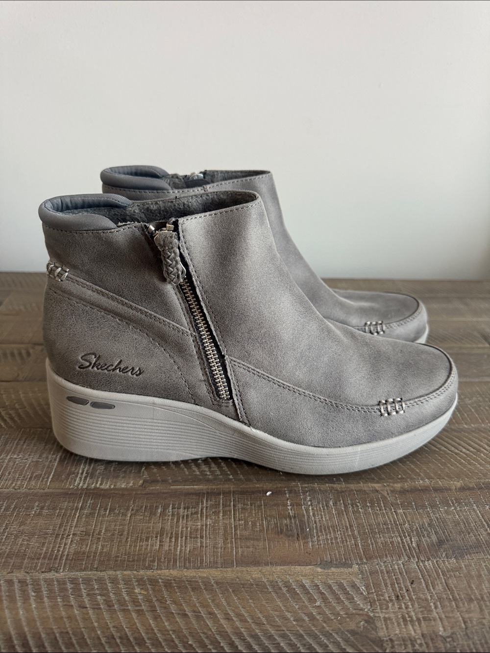 Skechers Women's Light Grey Suede Wedge Ankle Boots Air-Cooled Memory Foam